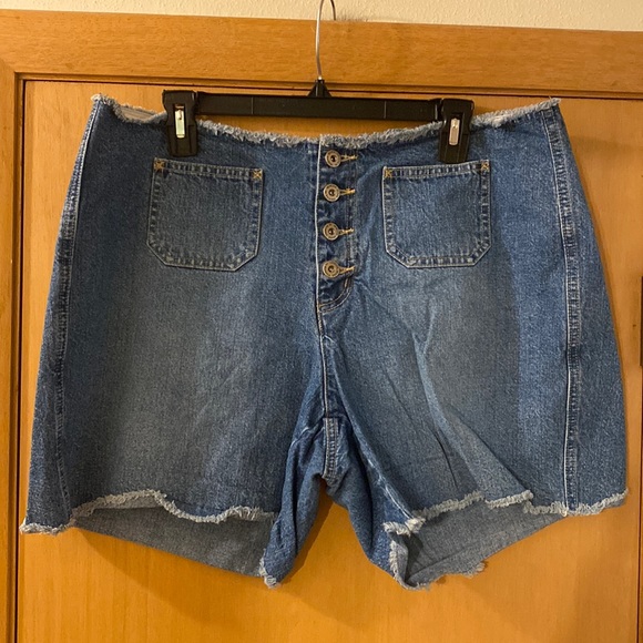 Venezia Jeans Vintage Y2K Raw Hem High Rise Button Fly Jean Shorts Plus Size 16 - Picture 1 of 10